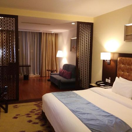 Benjoy Hotel - Jinqiao Branch Шанхай Экстерьер фото