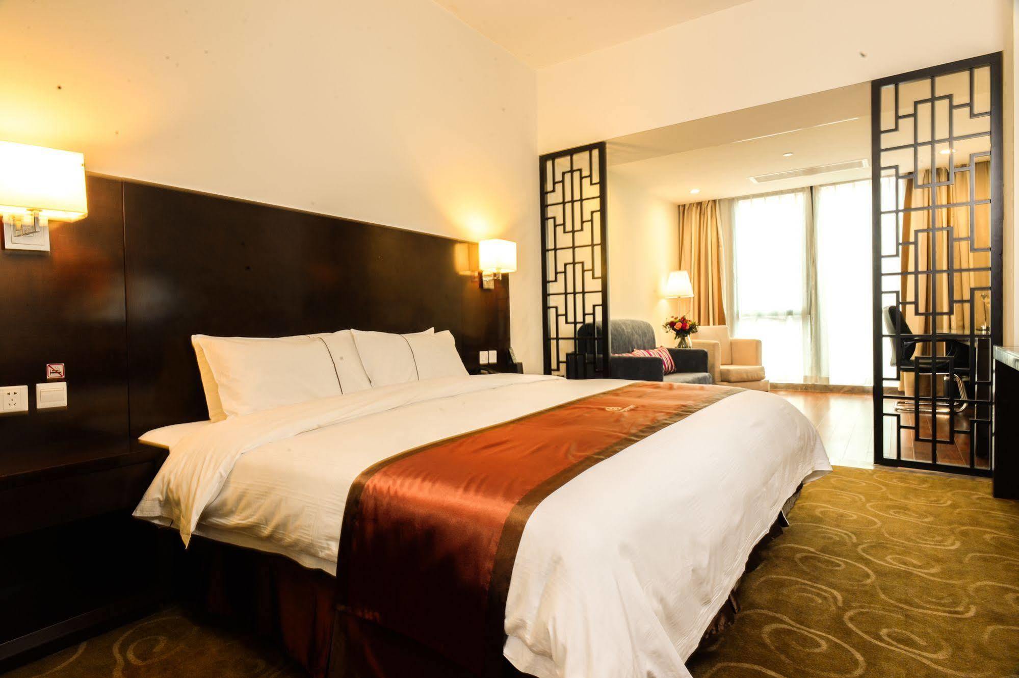 Benjoy Hotel - Jinqiao Branch Шанхай Экстерьер фото