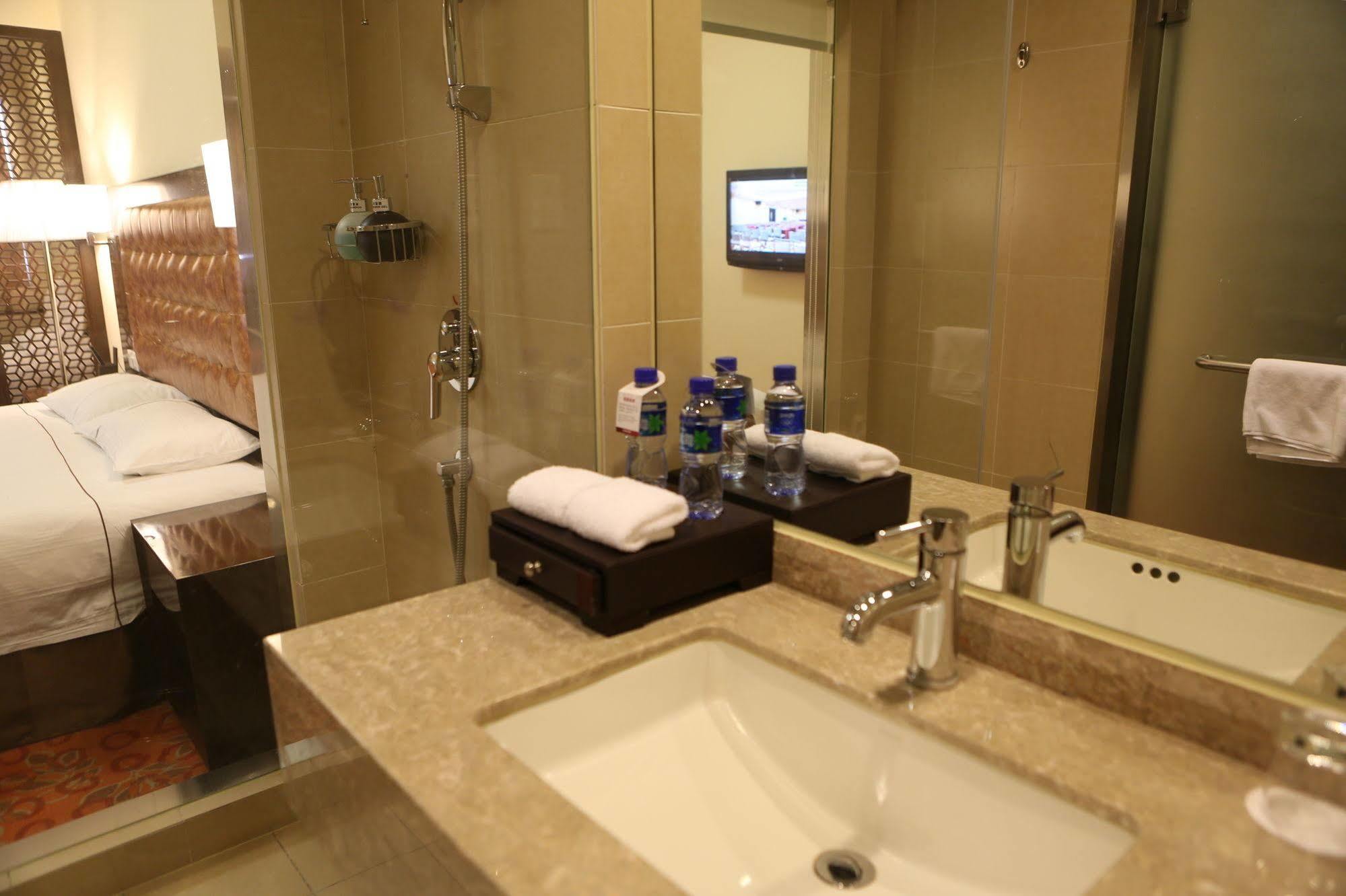 Benjoy Hotel - Jinqiao Branch Шанхай Экстерьер фото