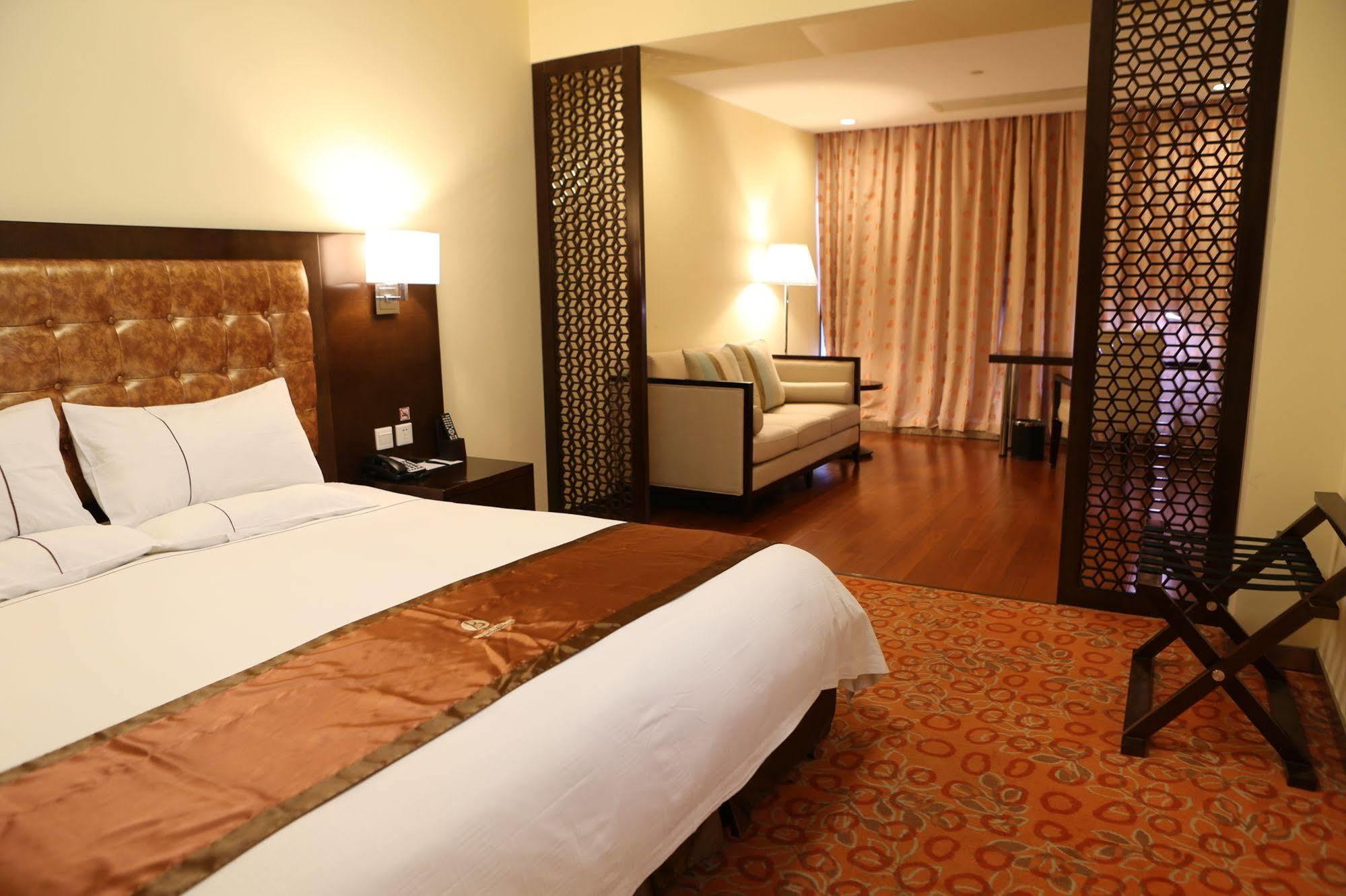 Benjoy Hotel - Jinqiao Branch Шанхай Экстерьер фото
